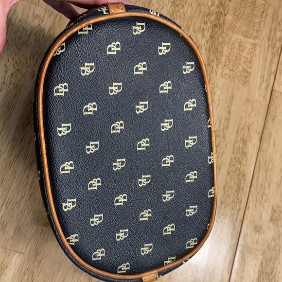 Beautiful Dooney and Bourke bag - Picture 5 of 10